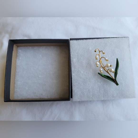 Gold and Green Lily of the Valley Brooch - Picture 2 of 6